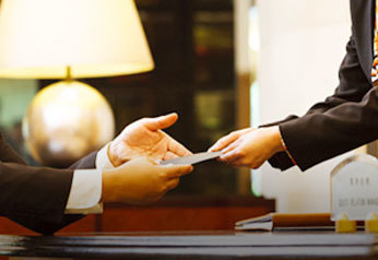 商务咨询 企业航行中的灯塔与罗盘